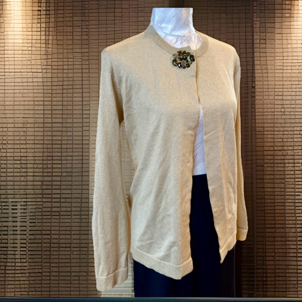 Vintage Elegant Gold Cardigan with attached Brooch closure
